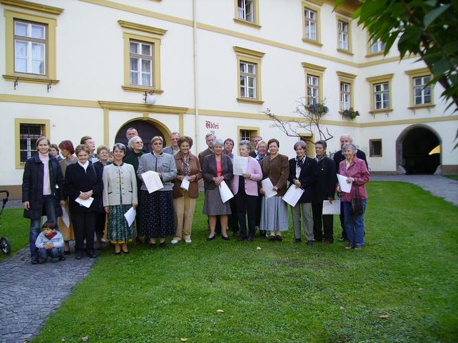 14_20061012_GoessTextilInstallationStossgebete_23_ChorLaechelt.JPG