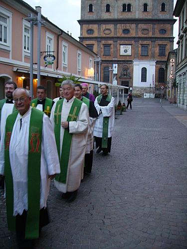 20061014_Auftaktveranstaltung_10_EinzugPriester.JPG