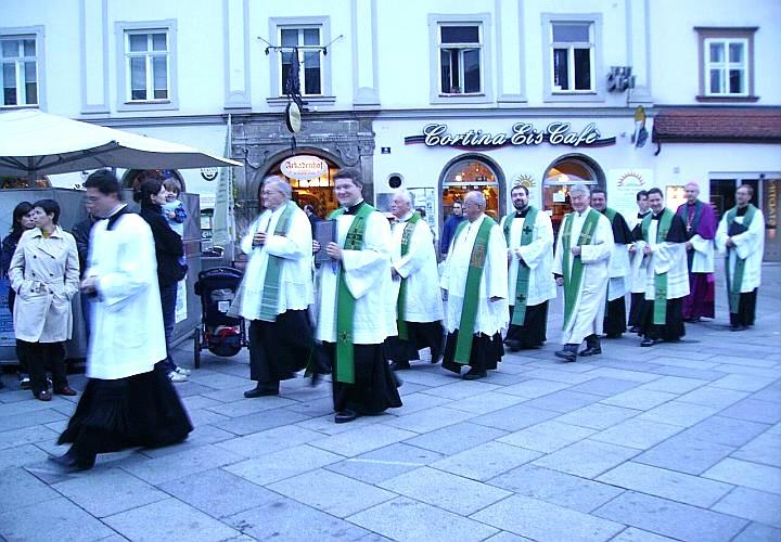 20061014_Auftaktveranstaltung_16_EinzugPriester.JPG