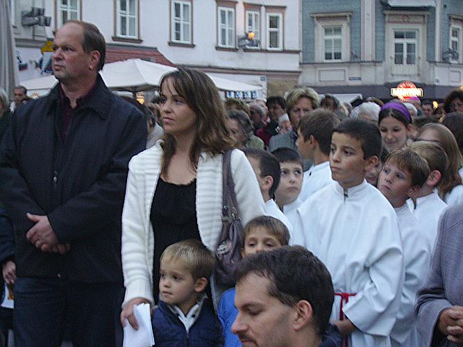 20061014_Auftaktveranstaltung_21_EinzugMinistranten.JPG