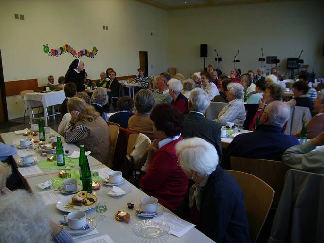 20061018_GesundPuff_16_SchwesterKopfGreifen.JPG