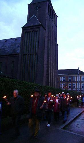 20061020_ArbeitslosGesicht_21_LichtBeiKirche.JPG