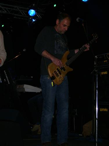 20061020_AbtprimasFeedback_27_bassist.JPG