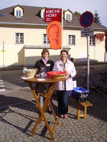 20061021_WillkommenInGoess_01_FrauenBeiGemuesestand.JPG