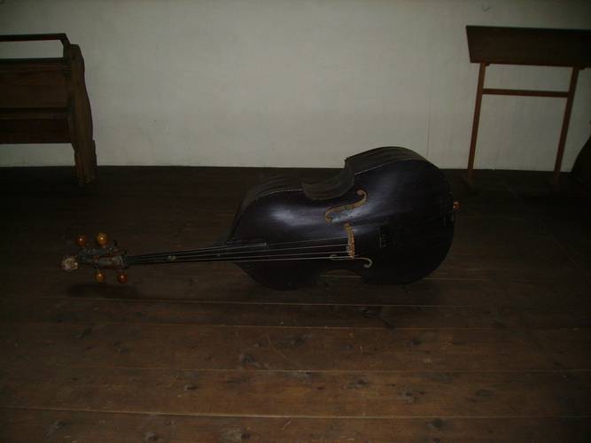 20061021_WillkommenInGoess_32_Kontrabass.JPG