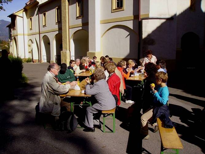 20061022_WallfahrtLeoben_13_ZusammenSein.JPG