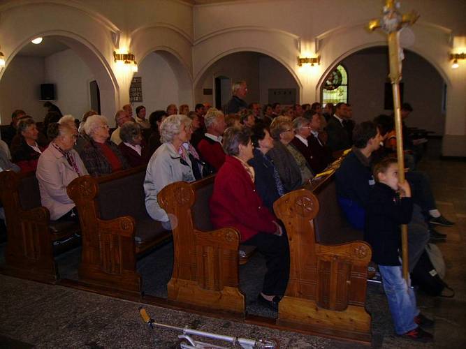 20061022_WallfahrtLeoben_40_InKirche.JPG