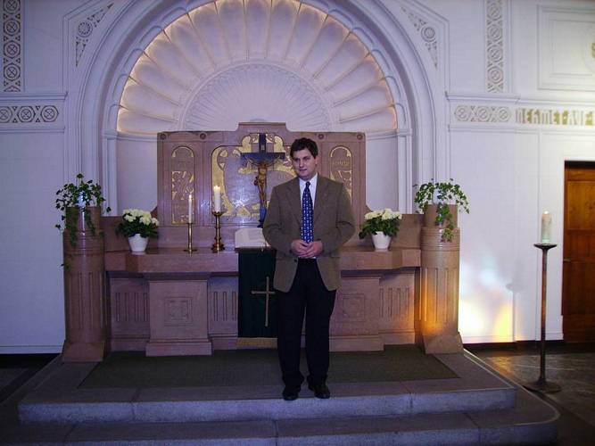 20061022_WallfahrtLeoben_41_PriesterBegruesst.JPG