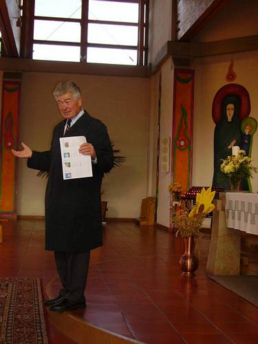 20061022_WallfahrtLeoben_50_Erklaerung.JPG