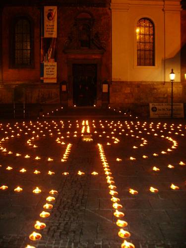 20061023_Lichtlabyrinth_36_ZurKirche.JPG