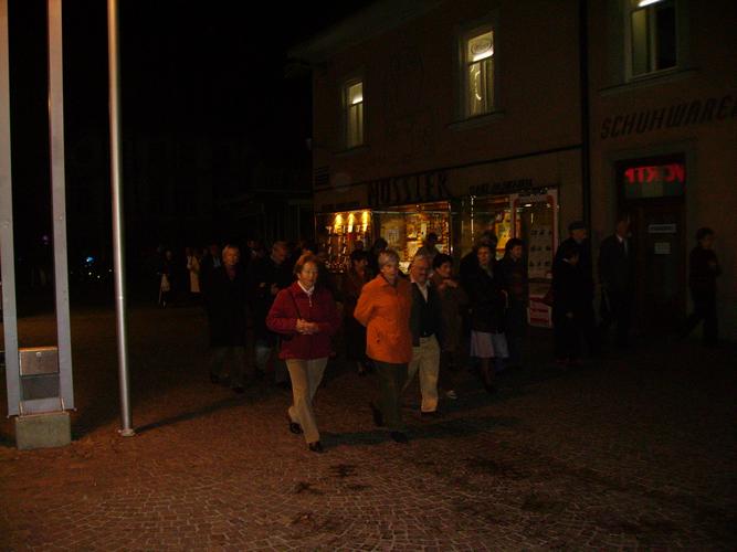 20061029_Abschluss_19_LeuteKirche.JPG