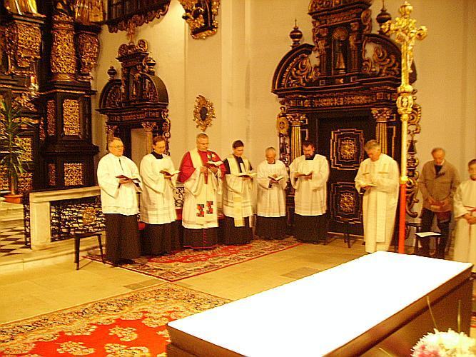 20061029_Abschluss_27_Geistliche.JPG